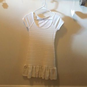 Short sleeve white dress